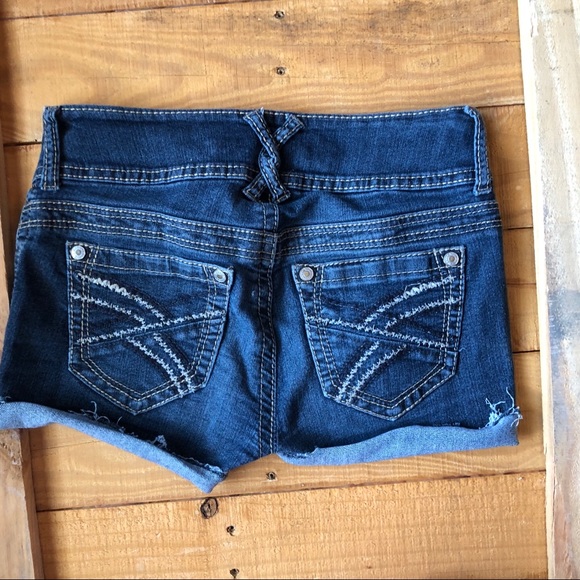 Wallflower Jean Shorts - Picture 3 of 3
